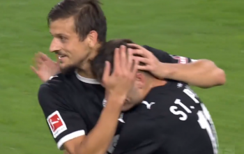 Polak strzelił gola w Bundeslidze. Trafił do siatki w TAKIM meczu. Otworzył wynik w derbach (VIDEO)